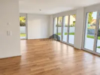Grosse Fensterfronten sorgen für viel Licht.
