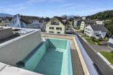Schwimmen auf dem Dach - Diese Wohnung bietet einfach alles! - Perfekte Attikawohnung mit grosser Terrasse und Pool (Alpenkettensicht) – Whg. Nr. 09