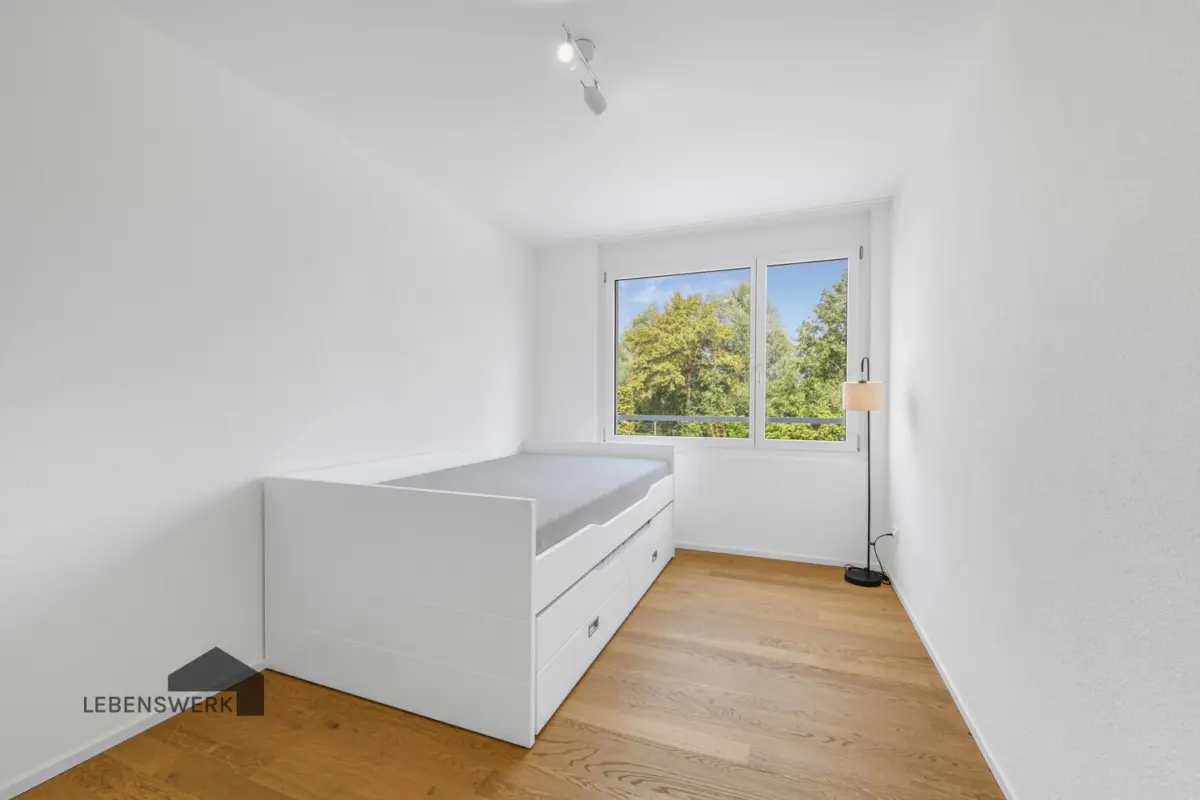 Erstes Schlaf- oder Arbeitszimmer