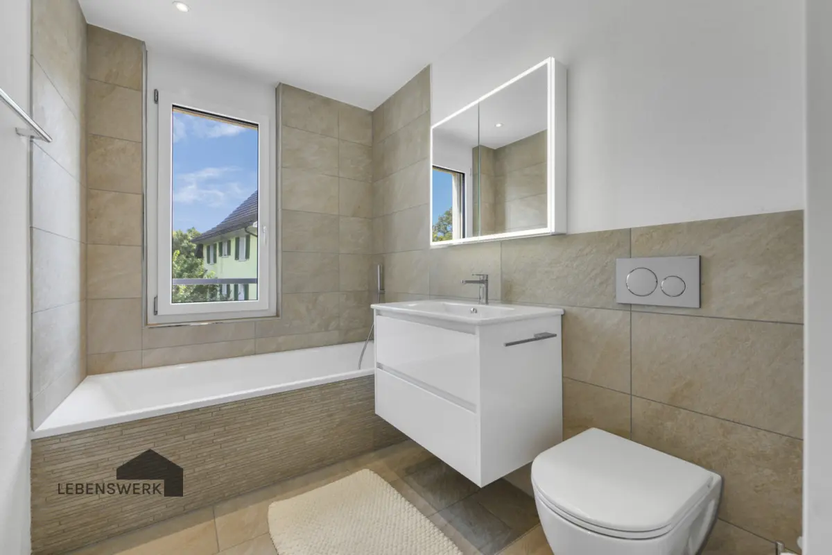 Badezimmer mit Badewanne