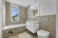 Badezimmer mit Badewanne