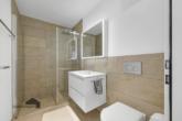 Badezimmer mit Dusche - 4.5 Zimmer-Gartenwohnung – Hypothek 1.06% bis 2028