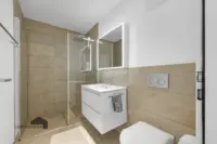 Badezimmer mit Dusche