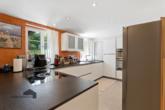 Moderne Küche mit viel Stauraum - Modernisiertes Einfamilienhaus mit historischem Ursprung – viel Platz im Herzen von Kreuzlingen