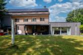 Süd- Ansicht mit viel Platz im Aussenbereich - Modernisiertes Einfamilienhaus mit historischem Ursprung – viel Platz im Herzen von Kreuzlingen