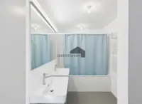 Geniessen Sie das Bad inkl. Dusche und Badewanne.
