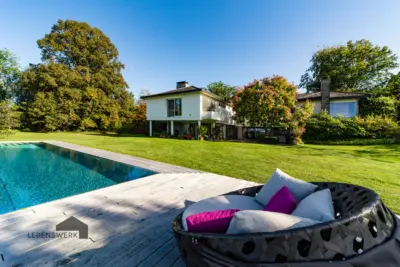 Stolzes Anwesen mit hochwertiger Ausstattung und Pool, 8266 Steckborn, Villa