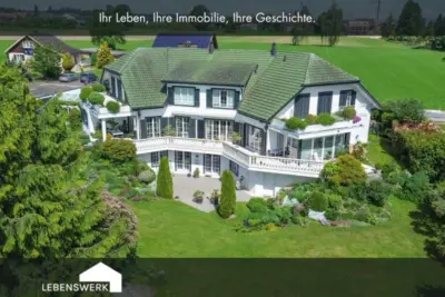 Landhausvilla mit parkähnlichem Garten – Exklusives Wohnen im Dorfkern, Langrickenbach TG, 8585 Langrickenbach, Zweifamilienhaus