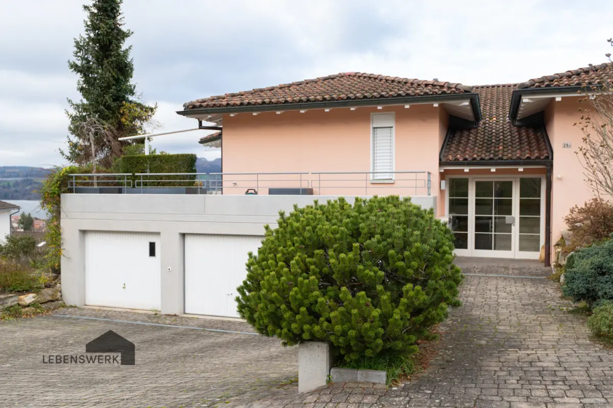 Eingangsbereich mit Garage