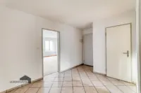 Entreè mit Reduit mit Anschluss für Waschmaschine und Tumbler