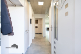 Eingangsbereich mit Garderobe - Ruhiges Einfamilienhaus mit Doppelcarport – Diepoldsau SG
