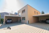 Aussenbereich mit vielen Parkmöglichkeiten - Ruhiges Einfamilienhaus mit Doppelcarport – Diepoldsau SG