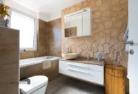 Pures Urlaubsfeeling - Badezimmer mit Badewanne