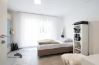 Masterbedroom mit ensuite Bad und Zugang zum Balkon
