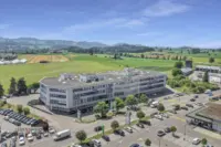 Büro mit direkt anliegenden Einkaufsmöglichkeiten