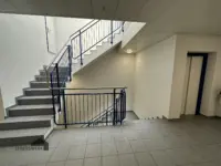 Treppenhaus mit Lift